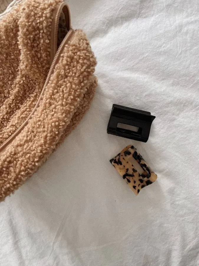 Small claw clips with a cosy sherpa jacket